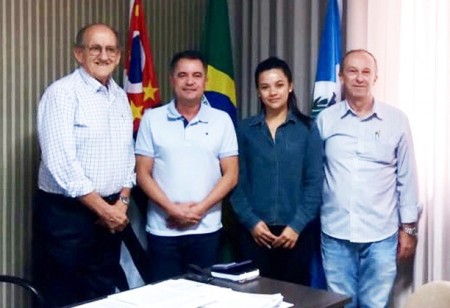 Prefeito de Mariápolis recebe engenheiro para vistoriar obras da reforma do velório e construção de campo society sintético