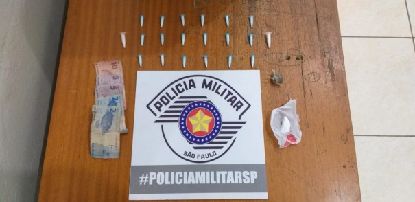 Pol�cia Militar prende tr�s homens por tr�fico e associa��o ao tr�fico de drogas, em Osvaldo Cruz