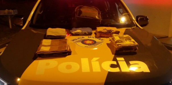 Homem � preso em flagrante com roupas impregnadas de coca�na durante abordagem na SP-270