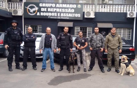 GOE de Adamantina visita unidade da Polícia Civil com emprego de cães policiais