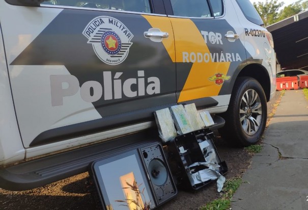 Boliviano � preso na rodovia Raposo Tavares com tabletes de coca�na dentro de caixa de som
