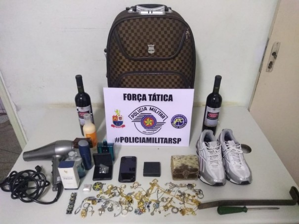 Homem � abordado pela PM instantes depois de praticar furto a resid�ncia e acaba preso em flagrante