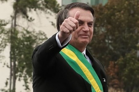 Bolsonaro deve receber alta em até seis dias, diz cirurgião