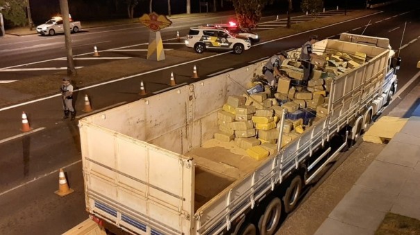 Polcia Rodoviria localiza mais de 11 toneladas de maconha;  a maior apreenso de drogas da PM no Estado