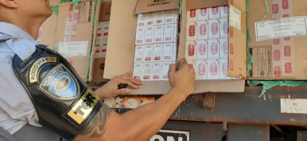 Pol�cia Rodovi�ria apreende 400.000 ma�os de cigarros contrabandeados pela Rodovia Brigadeiro Eduardo Gomes