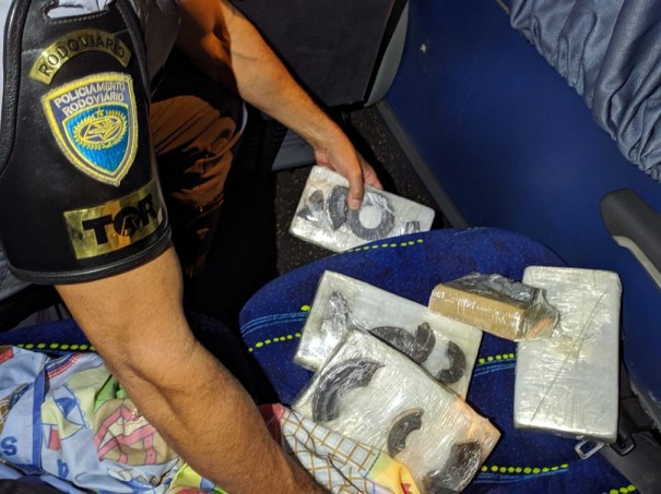 Tabletes de coca�na s�o apreendidos durante abordagem a �nibus na Rodovia Raposo Tavares