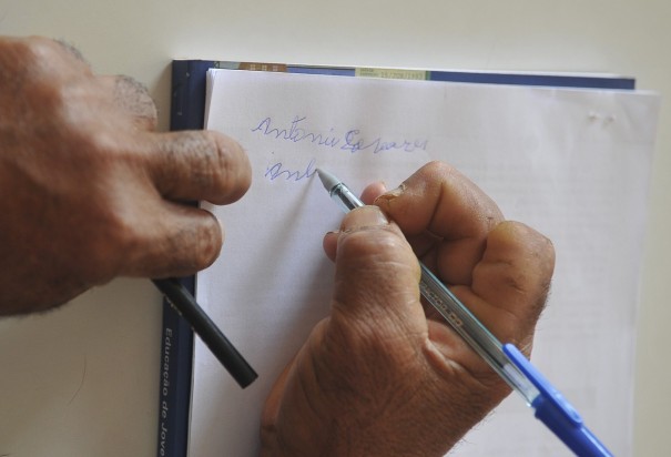 Analfabetismo resiste no Brasil e no mundo do s�culo 21