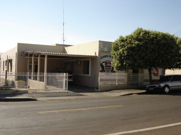 Inqu�rito policial investiga aplica��o de tatuagens sem autoriza��o dos pais em adolescente de 15 anos