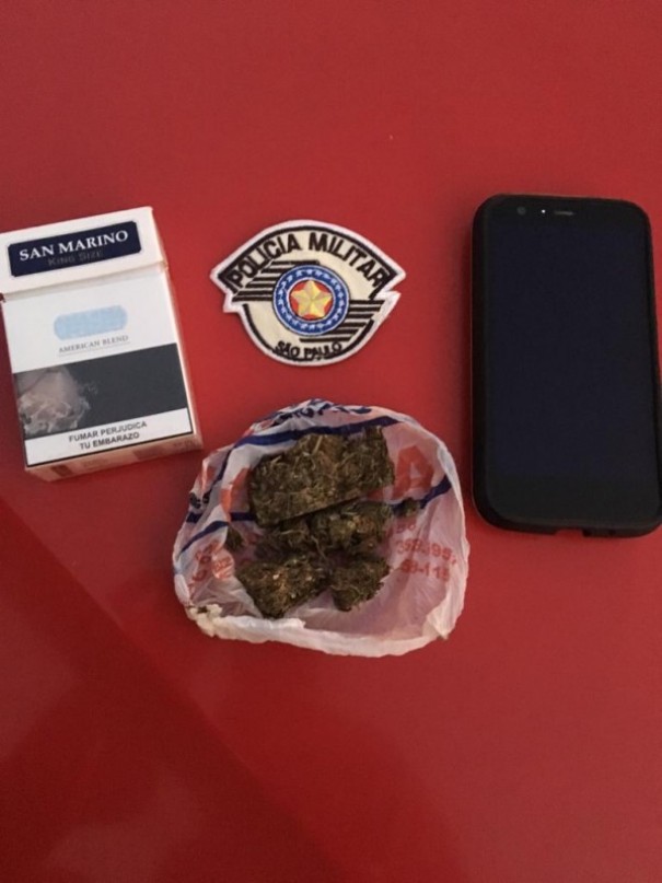 Adolescente � apreendido com maconha na Vila Esperan�a em OC