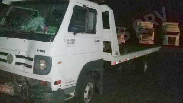 Pedestre morre atropelado por caminh�o ao cruzar rodovia Raposo Tavares