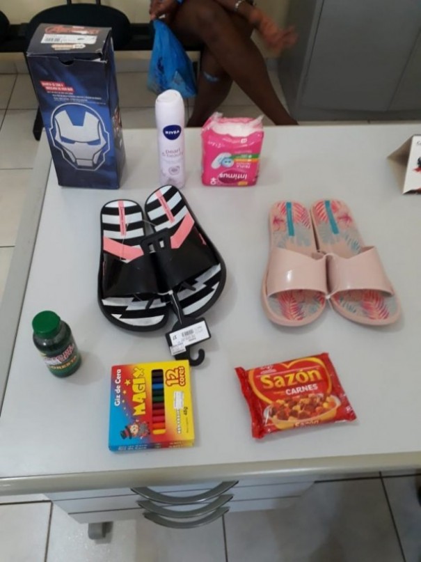 Mulher � presa ap�s furtar supermercado no centro de Parapu�