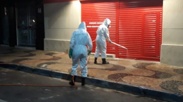 Prefeitura de Luclia inicia trabalho de higienizao e descontaminao no centro da cidade