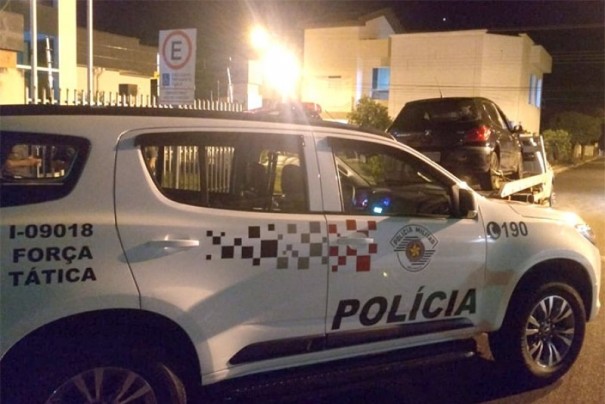 For�a T�tica da PM de Tup� recupera carro furtado no Paran�