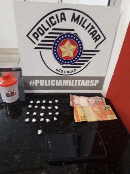 Polícia Militar prende mulher por tráfico de drogas na Vila Esperança, em Osvaldo Cruz