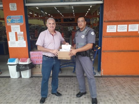 Supermercado Bandeiras doa máscaras de proteção para uso da Polícia Militar