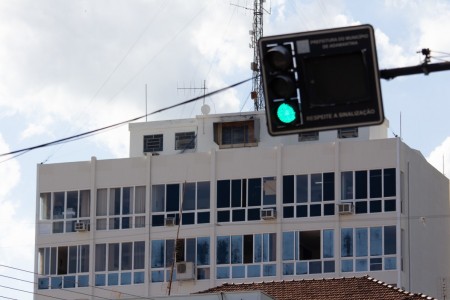 Dois cruzamentos devem receber novos semáforos em Adamantina