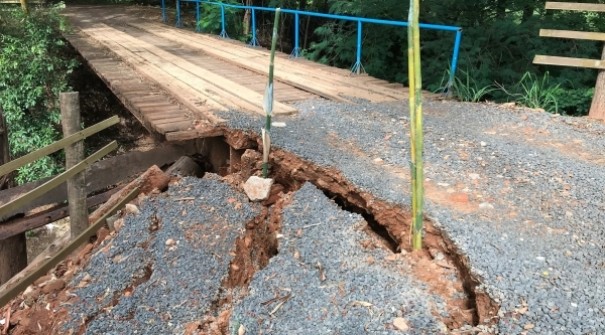 Cabeceira de ponte na Estrada 6 em Adamantina  danificada com chuvas e local volta a ser interditado