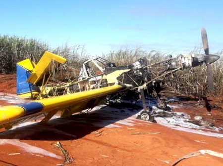 Polícia tenta descobrir o piloto de avião e porque ele abandonou local