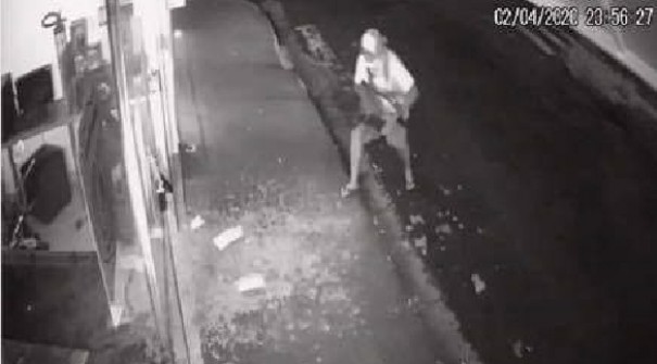 Adolescentes arrombam loja de celular, furtam objetos e s�o apreendidos pela Pol�cia Militar em Adamantina