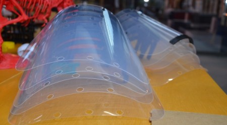 Toledo Prudente está produzindo e doando máscaras de acetato para hospitais