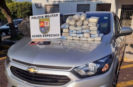 Polícia Militar apreende tijolos de maconha, cocaína e porções skank