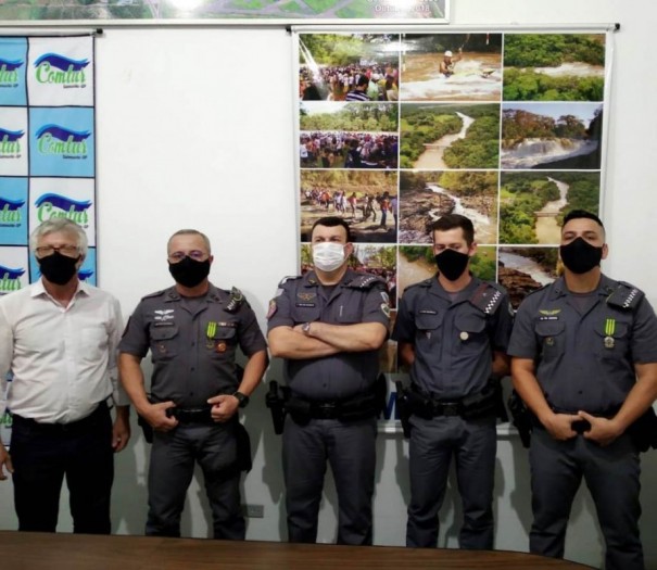 Policiais militares de Salmouro so homenageados com diploma e medalha do Mrito Policial 'LEI e ORDEM'
