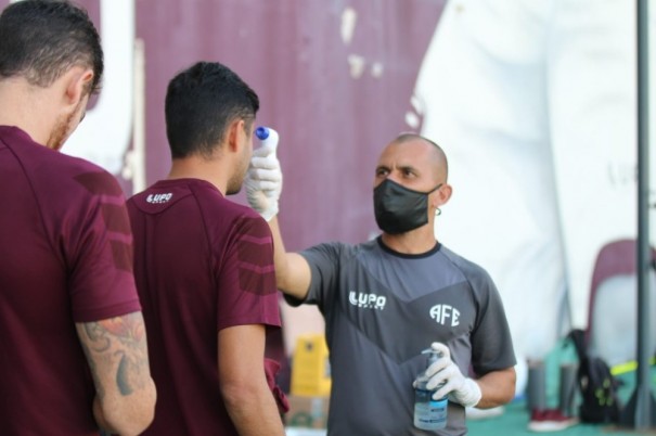 Duas ambulncias por jogo, testes semanais bancados pelos times...: os protocolos da 4 diviso de SP