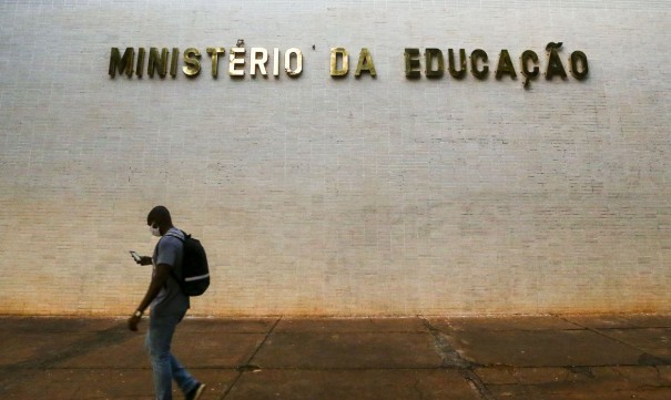 MEC disponibilizar internet a alunos de universidades federais