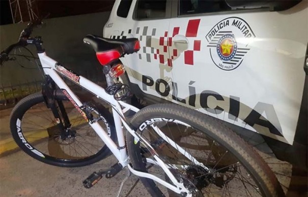 Polcia Militar de Quat detem menor e recupera bicicleta furtada