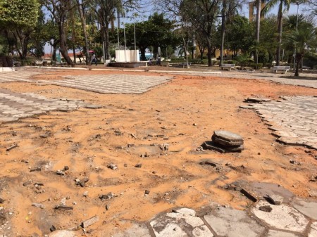 Iniciadas obras de modernização da praça com investimento de mais de R$ 220 mil em Flórida Paulista