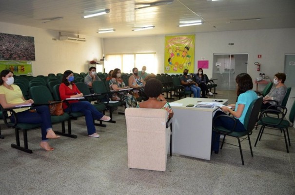 Reunio discute retomada das aulas presenciais em Flrida Paulista