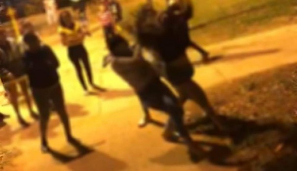 Briga em pra�a p�blica de Bastos viriliza em redes sociais