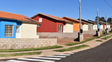 Governo do Estado entrega 45 casas em Adamantina