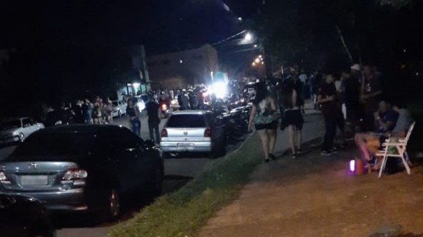 Parque dos Pioneiros em Adamantina re�ne grande p�blico na noite desta sexta-feira