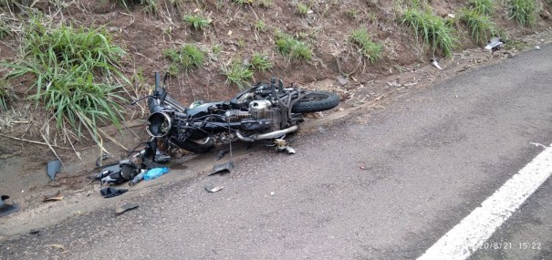 Motociclista morre v�tima de acidente de tr�nsito na Rodovia �ngelo Rena, em Presidente Prudente