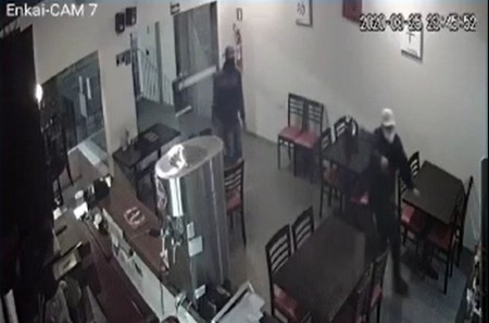 Bandidos armados invadem restaurante, rendem funcionários e roubam estabelecimento em Dracena