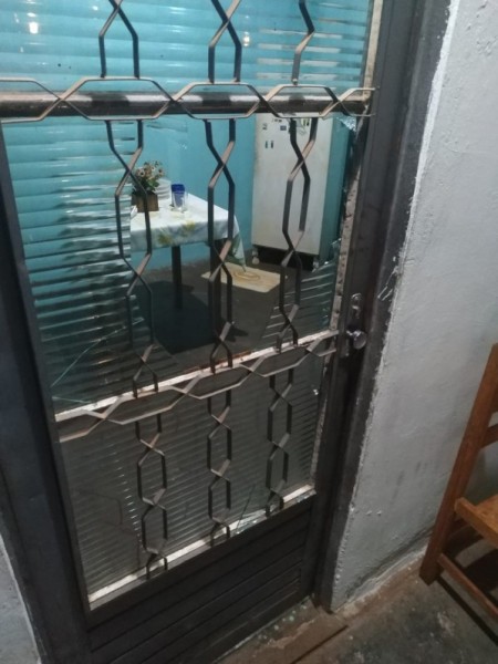 Homem 'soca' porta de vidro para não agredir esposa e fica gravemente ferido em Martinópolis
