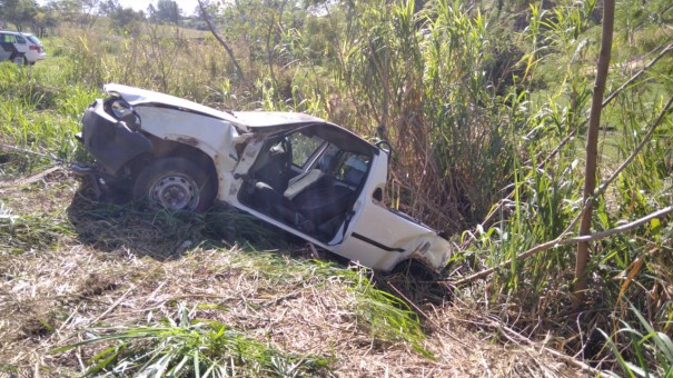 Homem sofre ferimentos em acidente registrado na SP-294, em Osvaldo Cruz