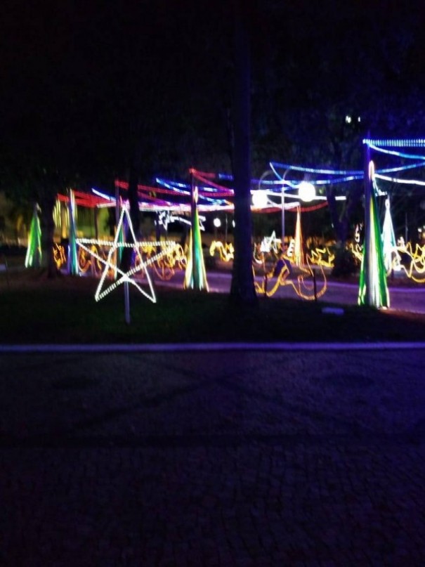 Prefeitura de OC decorou a rea central da cidade com iluminao natalina 