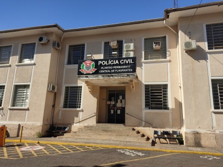 Mulher leva facada no braço, pescoço e costas de 'ex-convivente' em Presidente Prudente