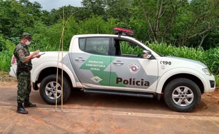 Polícia Ambiental flagra duas pessoas pescando em período proibido em Iacri