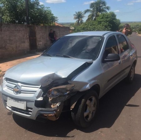 Acidente com três carros deixa mulher ferida em Flórida Paulista
