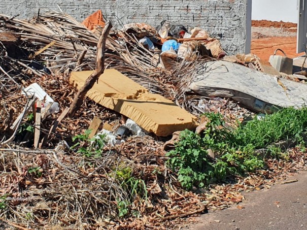 Descarte irregular de entulho continua sendo problema em Osvaldo Cruz