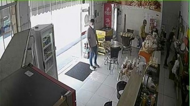 Comerciantes alertam para dupla que est distribuindo notas falsas no Comrcio de Tup