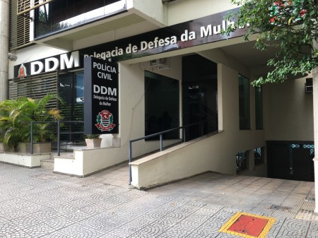 Mulher acorda com homem sobre seu corpo no quintal de sua casa e suspeito é preso por tentativa de estupro de vulnerável