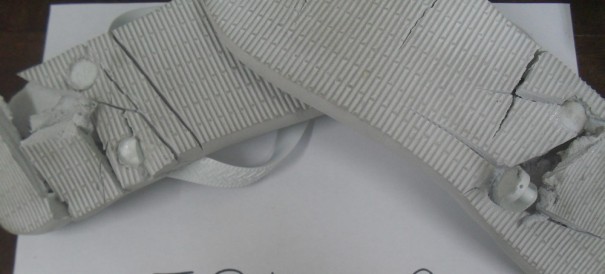 Visitantes s�o flagradas com droga sint�tica escondida em chinelos na Penitenci�ria de Presidente Bernardes