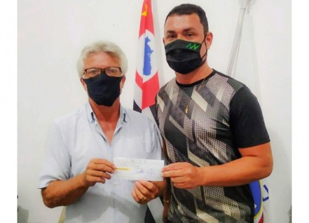 Prefeitura de Salmourão recebe da Câmara devolução de recursos no valor de R$ 40 mil