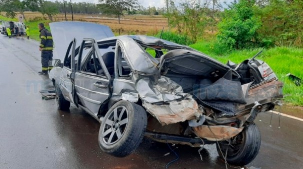 Acidente envolvendo tr�s ve�culo deixa feridos na SP-294, entre eles um beb�