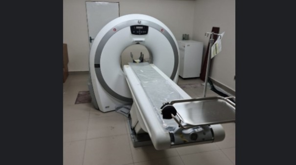 Santa Casa de Adamantina recebe novo tomgrafo; equipamento deve iniciar operao em janeiro