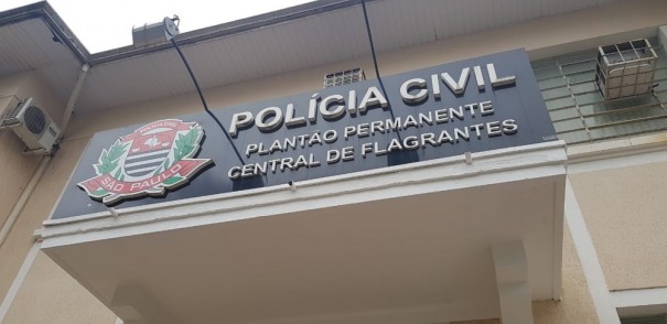 Homem � preso em flagrante ap�s agredir ex-mulher durante discuss�o para ver as filhas